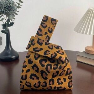 ✨NEW✨ Leopard Print Women's Bag wristlet wrist mini tote